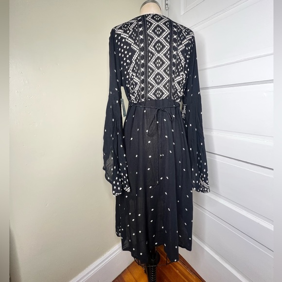 Embroidered front Boho Dress Bell sleeves Small New NWT - Picture 5 of 9